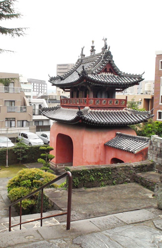 三門は嘉永２年（1849）棟梁大串五郎平が、中国人の指導を受けて造りました