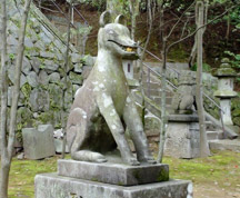 玉園稲荷神社のキツネの狛犬