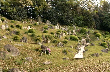枯山水の石庭、旧円融寺庭園（国指定名勝）
