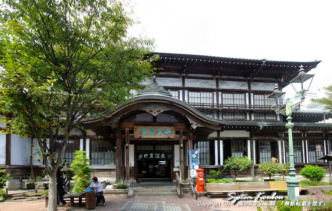 1938年（昭和13年）に完成した竹瓦温泉の建物は2009年（平成21年）に近代化産業遺産に認定された