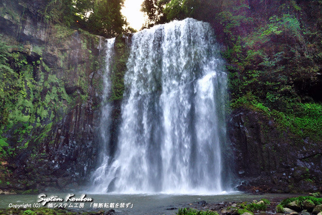 慈恩の滝、桜滝、観音の滝の三瀑に、赤岩滝（山法師滝）、楓葉の滝、夕日の滝を加えて天瀬六瀑と呼ばれることもある