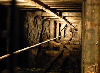 地下５１０ｍまで掘られている第一竪坑