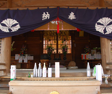 「高塚愛宕地蔵尊」の拝殿