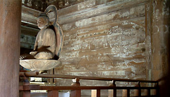 富貴寺の阿弥陀堂の内部