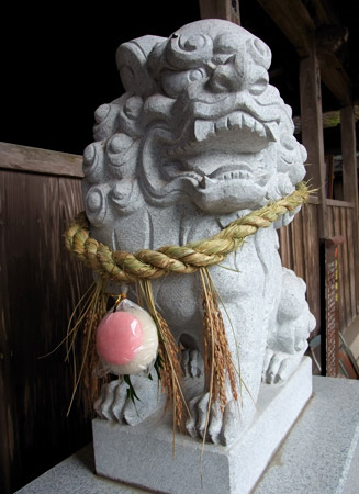 身濯神社（みそそぎじんじゃ）右の狛犬
