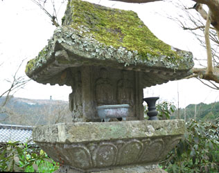 鎌倉時代の瑠璃光寺石殿
