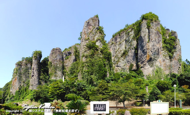 「仙の岩」は名勝耶馬溪を代表する風景で競秀峰と並び賞されている岩峰・奇岩