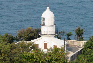 関崎海星館から見る関崎灯台