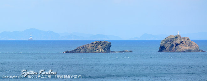 左奥にうっすら水ノ子島灯台が見える。　※ 望遠レンズで撮影しました。このように見えるわけではありません）