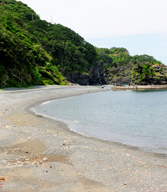 九州最東端の海水浴場。無料のキャンプ場もある下梶寄（しもかじよせ）海水浴場