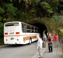 バスも通る現在のトンネル
