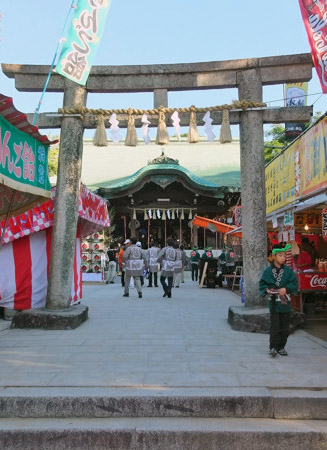 唐津神社は奈良時代創建の古社で住吉３神などを祀っている