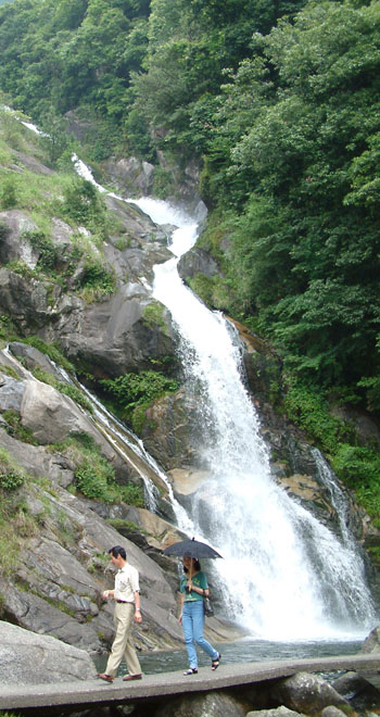 見帰りの滝（見返りの滝）は日本の滝百選に選ばれている名爆