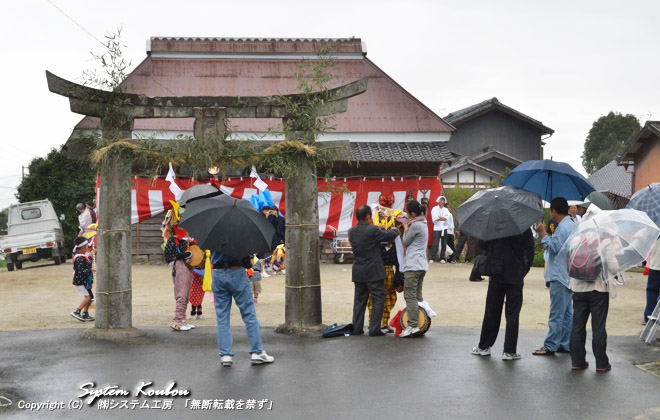 【11:30頃】 老松神社（おいまつじんじゃ）の下宮（若宮神社）。残念ながら小雨が降ってきた