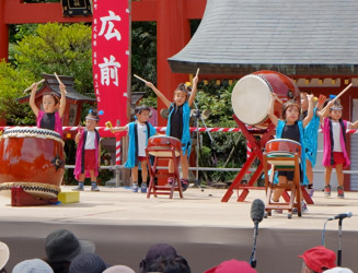 飯田保育園の園児たちによる太鼓演奏