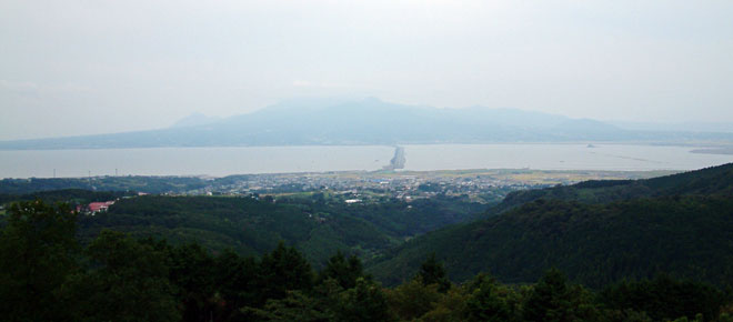 いこいの村長崎からは諫早湾干拓地や島原の普賢岳の眺めが良い
