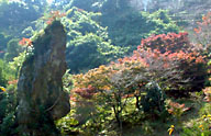 乳待坊（ちまちぼう）にて、奇岩と紅葉