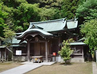 大連神社（だいれんじんじゃ）中国の大連市にあった大連神社の御神体を昭和２２年に日本に持ち帰り再建したもの