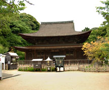元応二年(1320)建立で国宝の功山寺仏殿