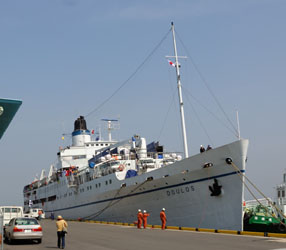 最古の客船ドゥロス号(Doulos)は博多港中央ふ頭第９号岸壁に接岸