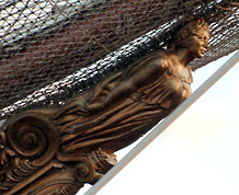 エルカノ号船首の女神像