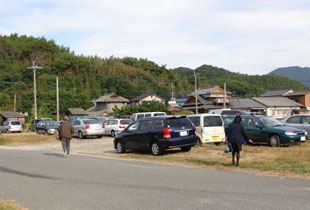 岐志漁港の渡船場そばにある無料の駐車場