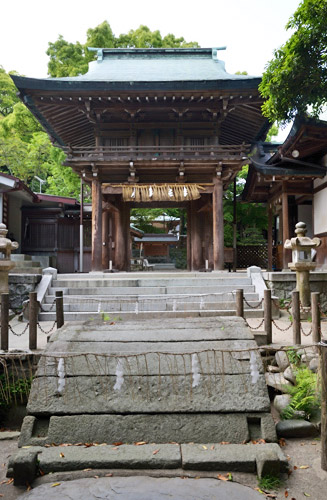 りっぱな志賀海神社の楼門