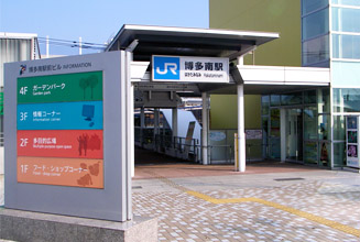 博多南駅前ビル２Ｆからの駅入口