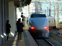 博多南駅を発車する新幹線１００系