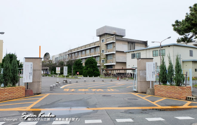 九州大学箱崎キャンパス　文系ゾーンの門