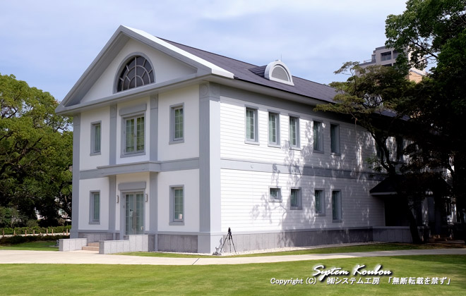 (33)九州大学医学歴史館（建物は1903年に建てられた解剖学講堂を復元したレプリカ）