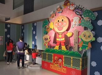 博多祇園山笠風のアンパンマンとペコちゃん