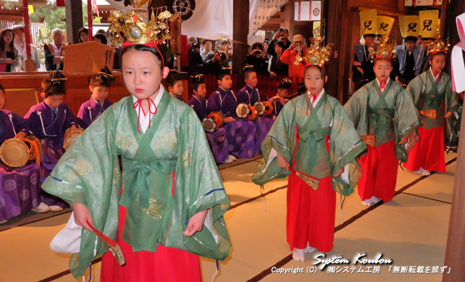 稚児舞（ちごまい）は博多小学校6年女子が毎年 担当します