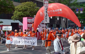 西日本シティ銀行どんたくパレード隊