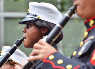 女性のアメリカ海兵隊音楽隊員は数少ない