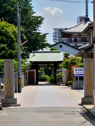 筥崎宮の参道側の入口