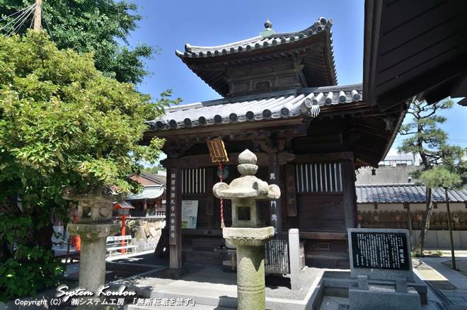 燈籠堂（とうろうどう）。茶人・千利休が九州征伐で箱崎に滞在していた豊臣秀吉を招いて燈籠堂の周辺で度々茶会を開いた