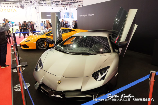 手前は Lamborghini（ランボルギーニ）　Aventador LP 750-4 SV　約5,000万円なり！