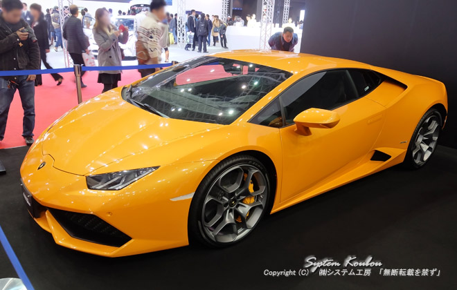 手前は Lamborghini（ランボルギーニ）　Huracan LP 610-4　約3,000万円なし！
