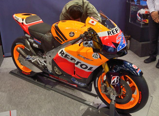 ホンダのレース専用オートバイ RC212V（ロードレース世界選手権MotoGPクラス参戦を目的として製作された）