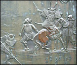 東公園内の日蓮聖人像の台座にある元寇の役の戦いのレリーフ