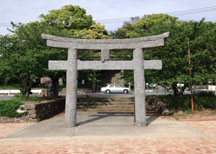 名島神社の一の鳥居がある