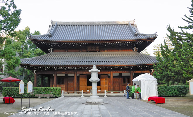 鎌倉時代（1242年）に創建された禅宗の古刹 承天寺（じょうてんじ）の仏殿（覚皇殿）