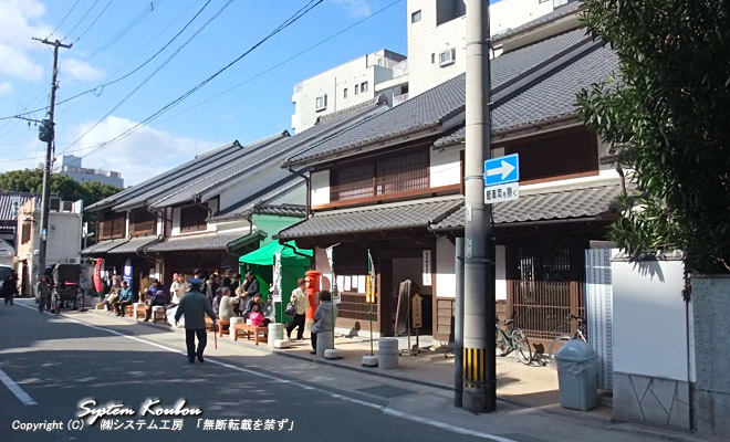 櫛田神社の土居通りに面した鳥居の前にある「博多町家ふるさと館」