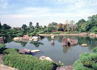 大濠公園そばにある大濠公園日本庭園