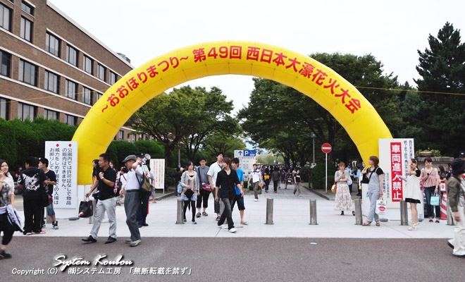 『西日本大濠花火大会』は都市部で行われる大会としては全国でも最大級の花火大会