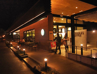 2010/4/26 に開店したスターバックス コーヒー 福岡大濠公園店