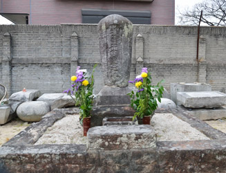 博多の豪商 島井宗室の墓（豪商にしては質素な墓）