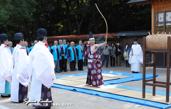 歩射祭（ほしゃさい）は平和や疫病退散などを祈願して矢を放つ伝統行事