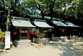 左より、菅原神社、人丸神社、志賀神社、船玉神社